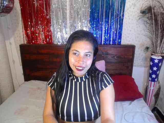 NikkiMilky webcam