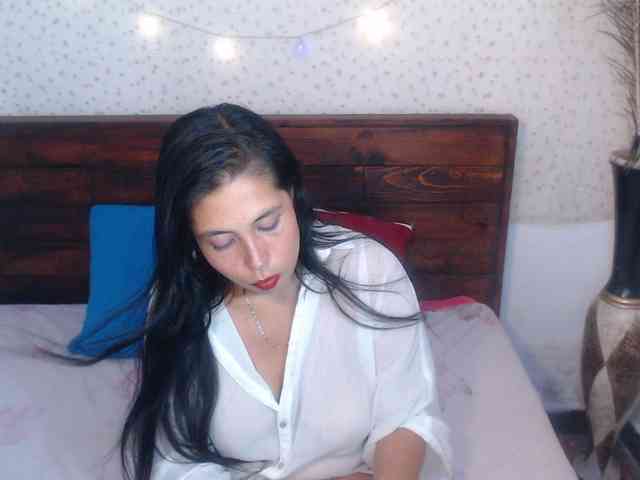 NikkiMilky webcam