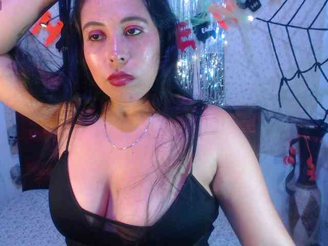 NikkiMilky webcam