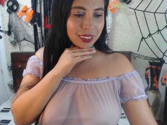 NikkiMilky webcam