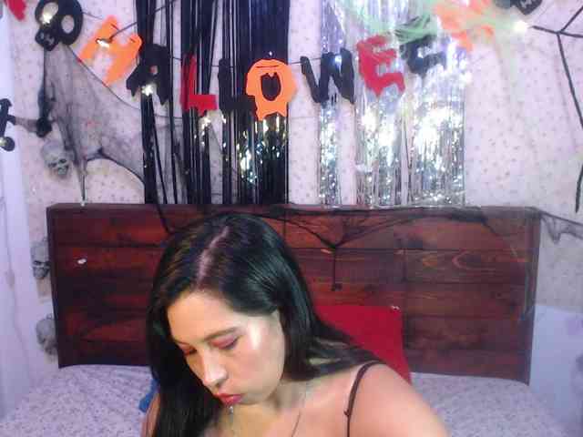 NikkiMilky webcam