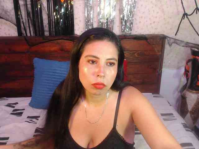 NikkiMilky webcam
