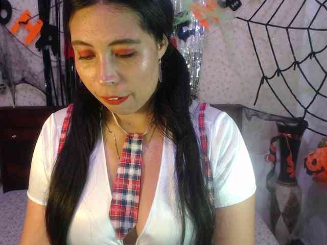 NikkiMilky webcam