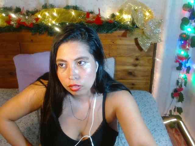 NikkiMilky webcam