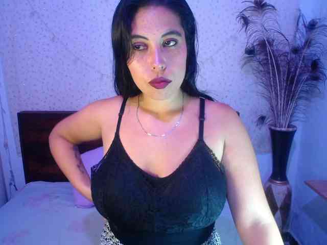 striptease web cam NikkiMilky