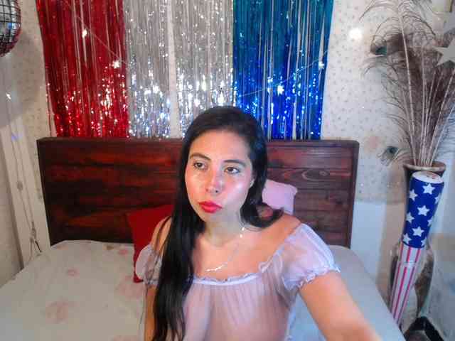 NikkiMilky webcam