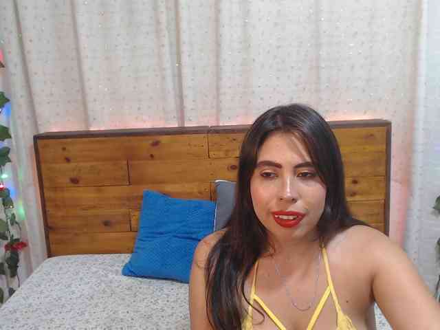 NikkiMilky webcam