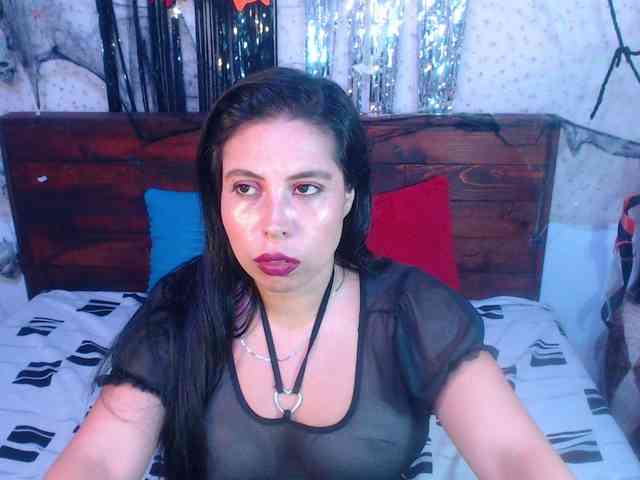 NikkiMilky webcam