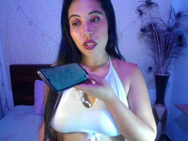 NikkiMilky webcam