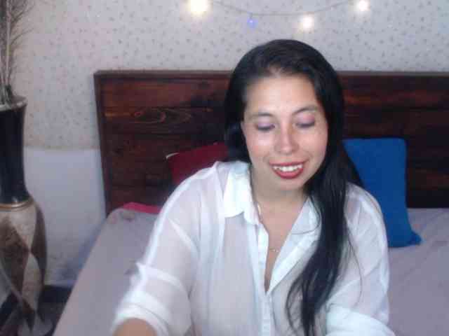 NikkiMilky webcam