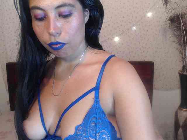 NikkiMilky webcam