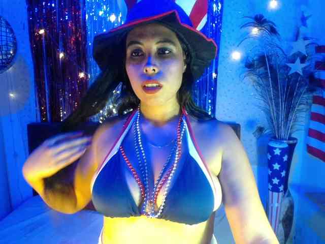 NikkiMilky webcam