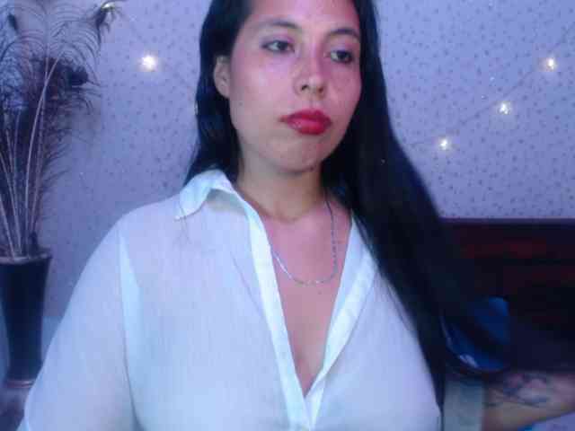 NikkiMilky webcam