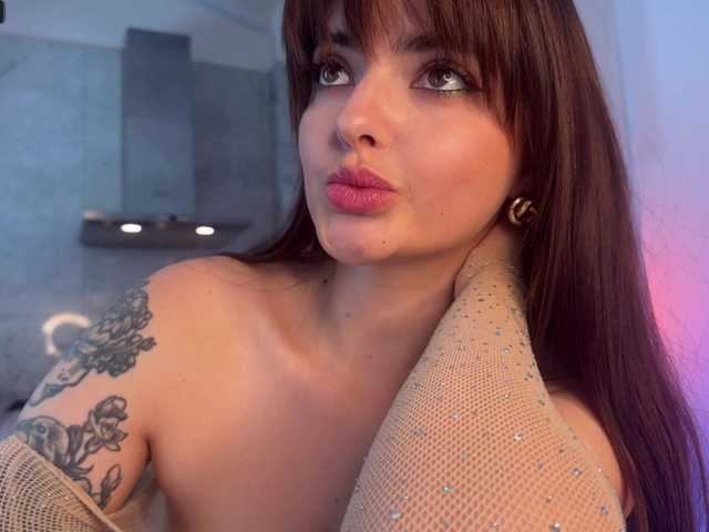 kristinanice's BongaCams show and profile