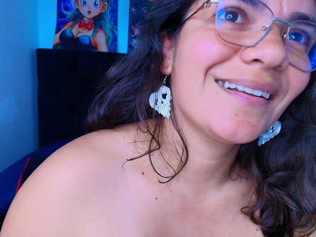 bulma-hot-'s BongaCams show and profile