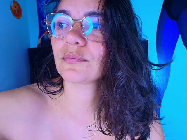 bulma-hot-'s BongaCams show and profile