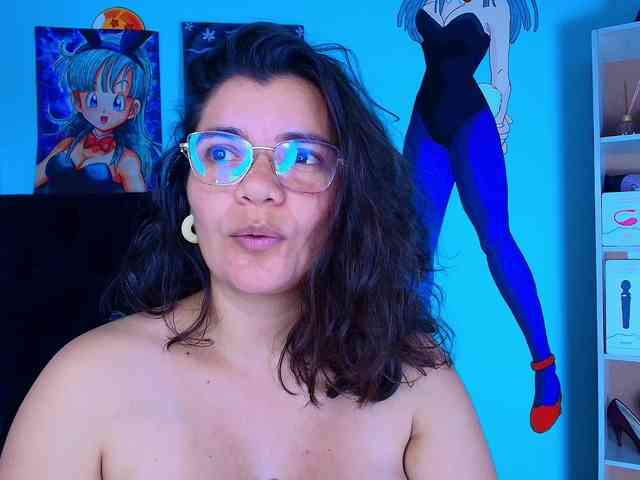 bulma-hot- webcam