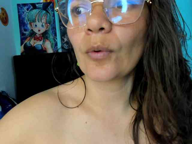 bulma-hot- webcam