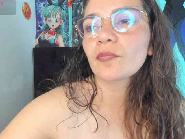 bulma-hot- webcam