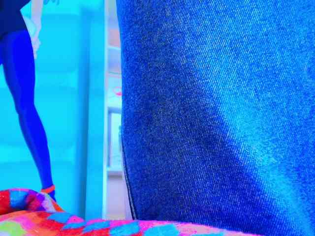 bulma-hot- webcam