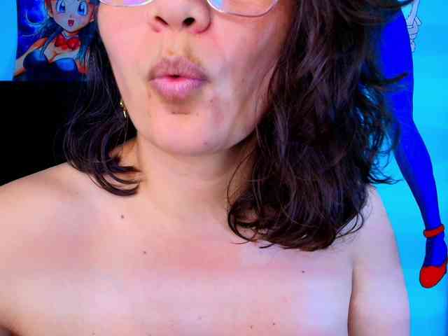 bulma-hot- webcam