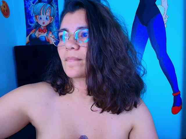 bulma-hot- webcam