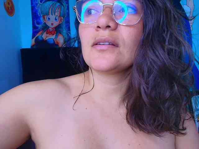 bulma-hot- webcam