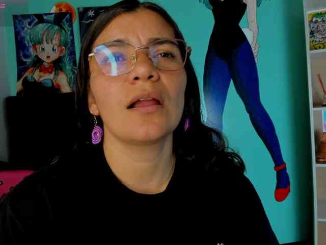 bulma-hot- webcam