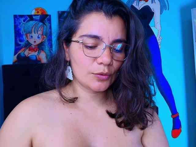 bulma-hot- webcam