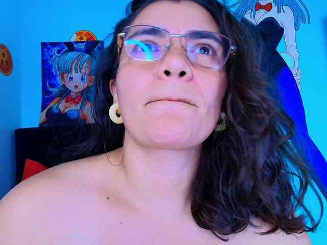 bulma-hot- webcam
