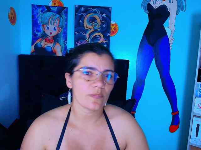 bulma-hot- webcam