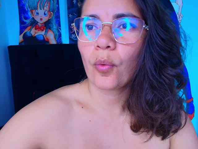 bulma-hot- webcam