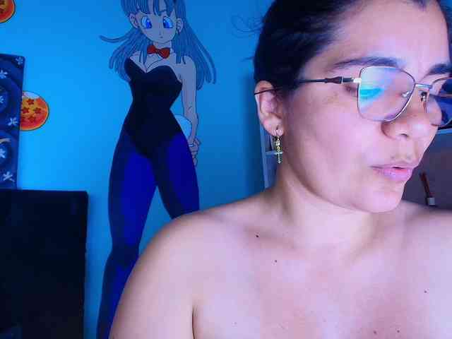 bulma-hot- webcam