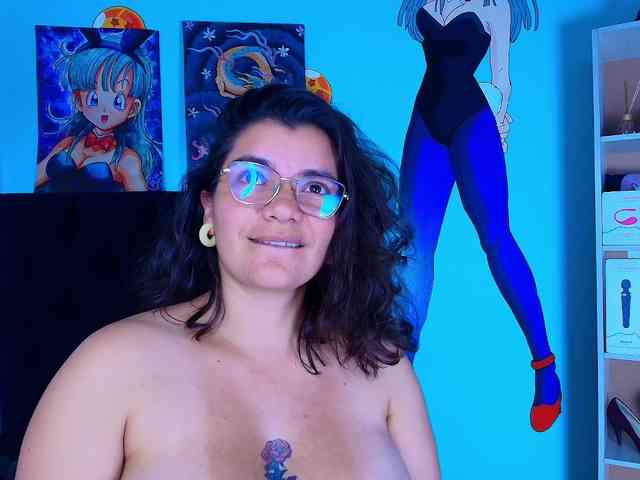 bulma-hot- webcam