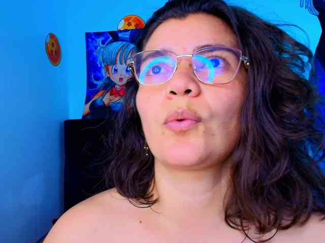 bulma-hot- webcam