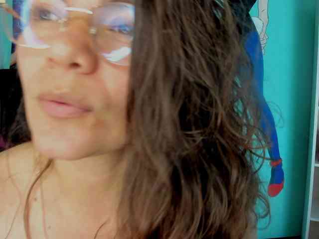 bulma-hot- webcam