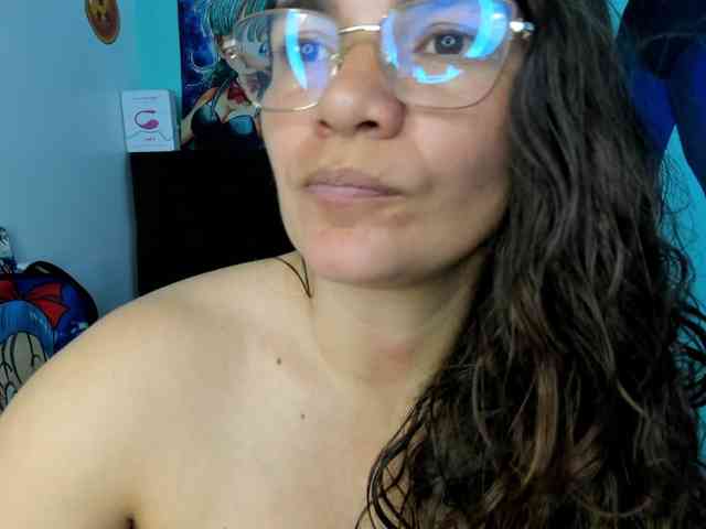 bulma-hot- webcam