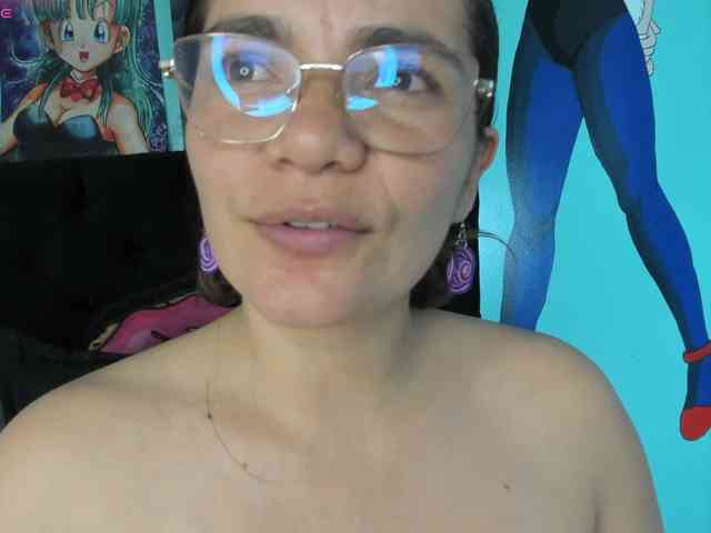 bulma-hot- webcam
