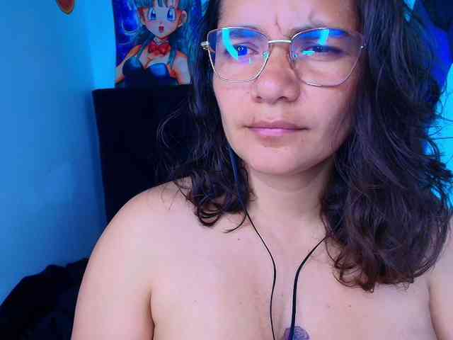 bulma-hot- webcam