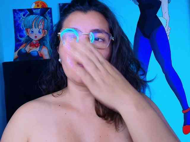 bulma-hot- webcam