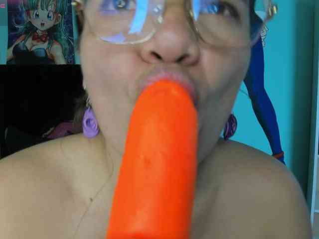 bulma-hot- webcam