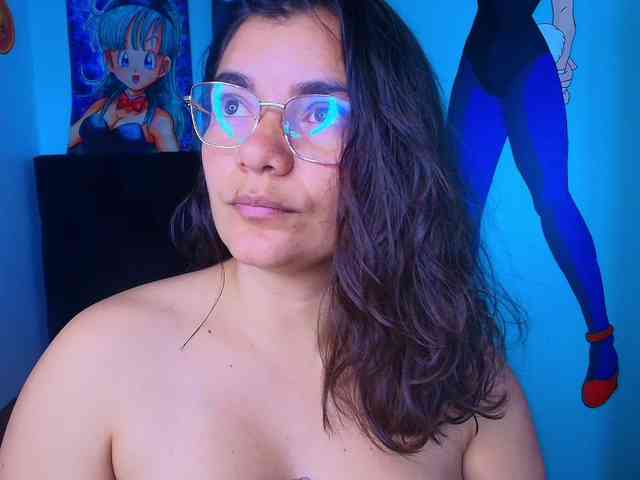 bulma-hot- webcam