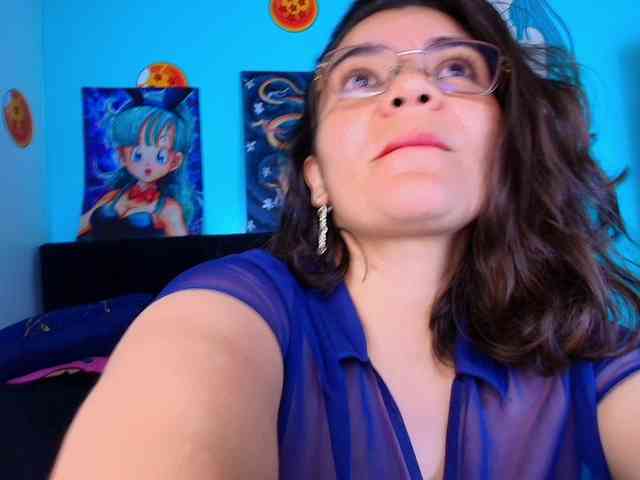 bulma-hot- webcam