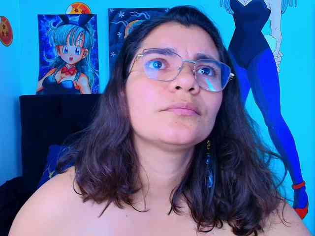 bulma-hot- webcam