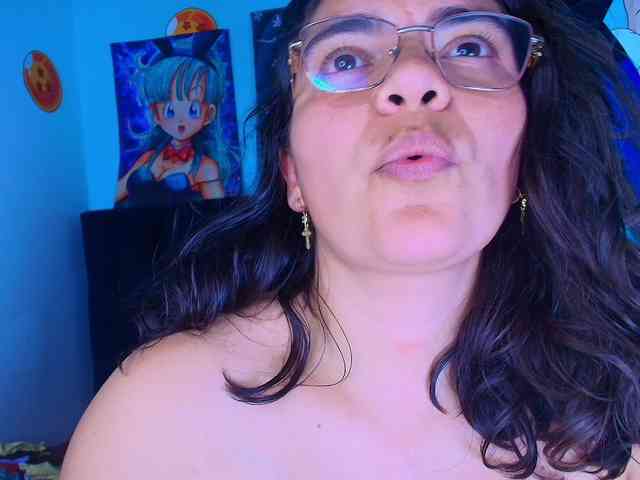 bulma-hot- webcam