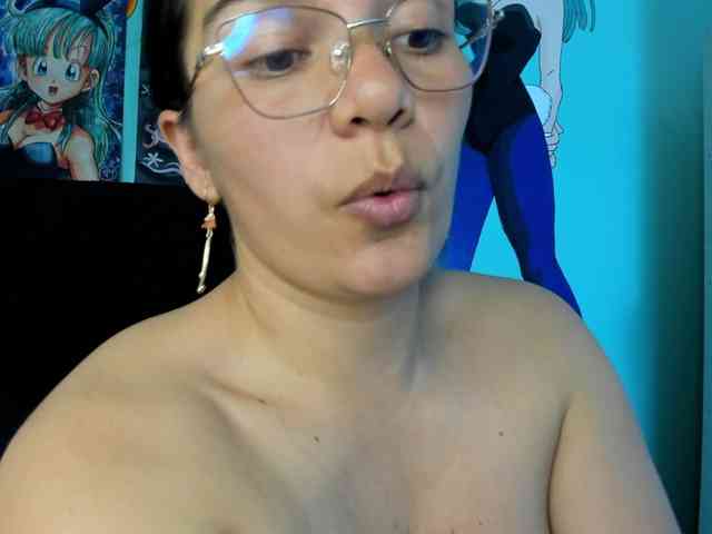 bulma-hot- webcam