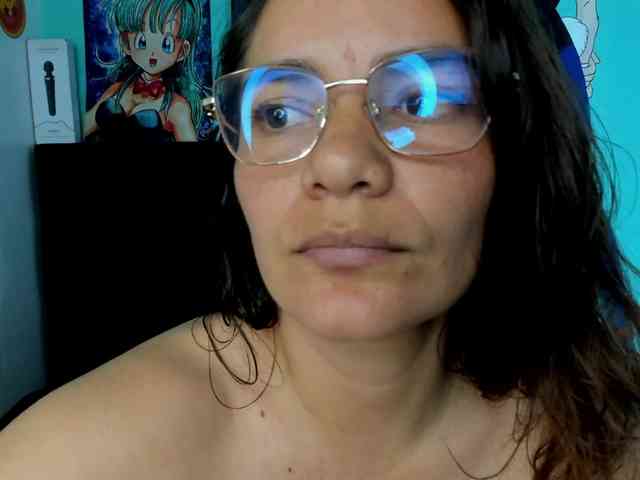 bulma-hot- webcam