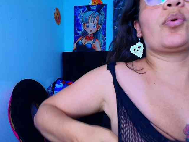 bulma-hot- webcam