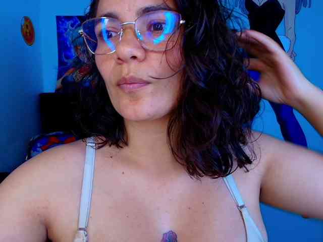 bulma-hot- webcam