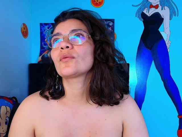 bulma-hot- webcam